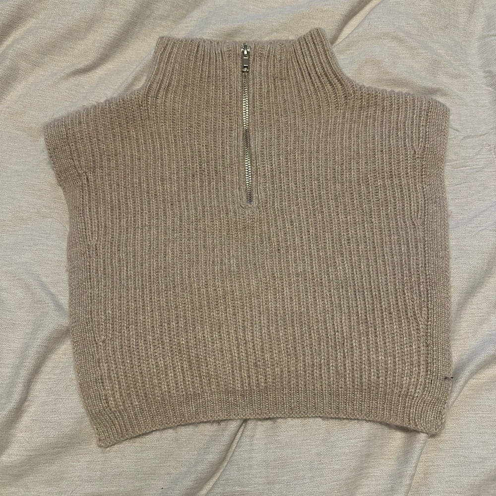 H&M Ribbed Half-Zip Vest Collar